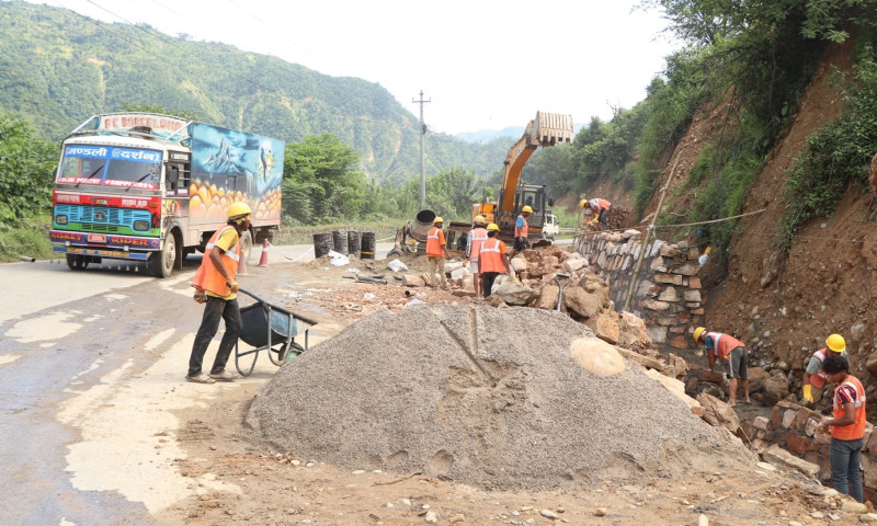 नौबिसे-मलेखु सडकखण्ड आजदेखि १५ दिनसम्म राति ५ घण्टा बन्द