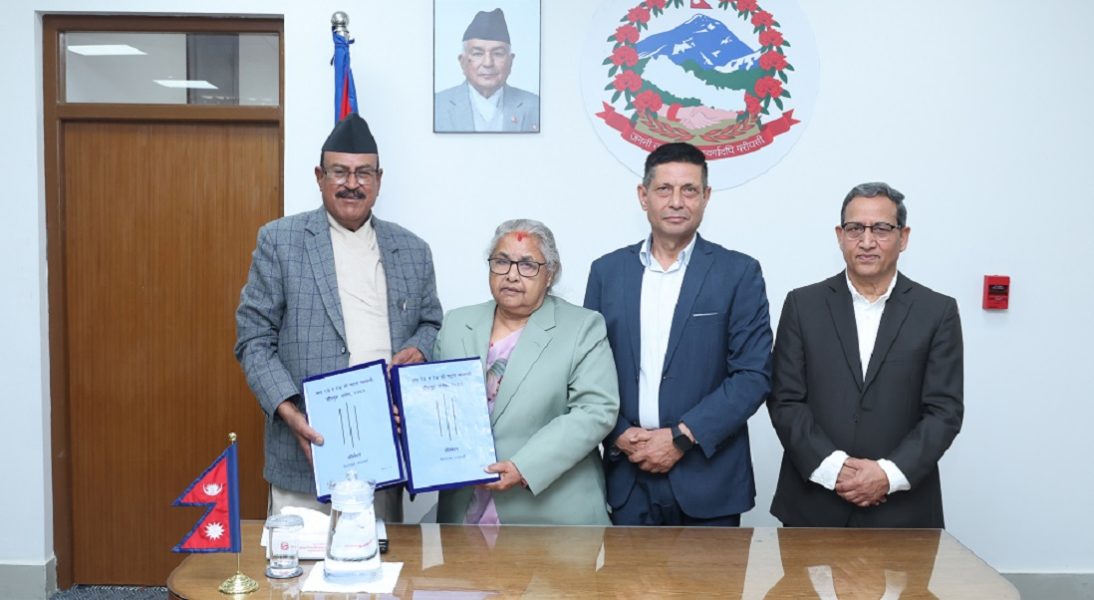 गौरीबहादुर आयोगको प्रतिबेदन बुझ्दै प्रधानमन्त्रीले भनिन् : निचोड भए पनि सार्वजनिक गर्छौं