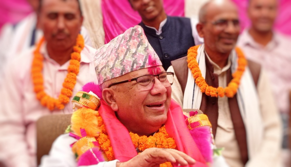 विपक्षीहरु रातभर पैसा बाँड्दै, माछामासुको भतेर लगाउँदै हिँडेको देखियो : माधव नेपाल